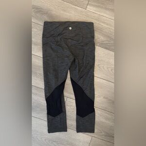 Lululemon Size 6 Pace Rival Crop Leggings Black & Gray EUC